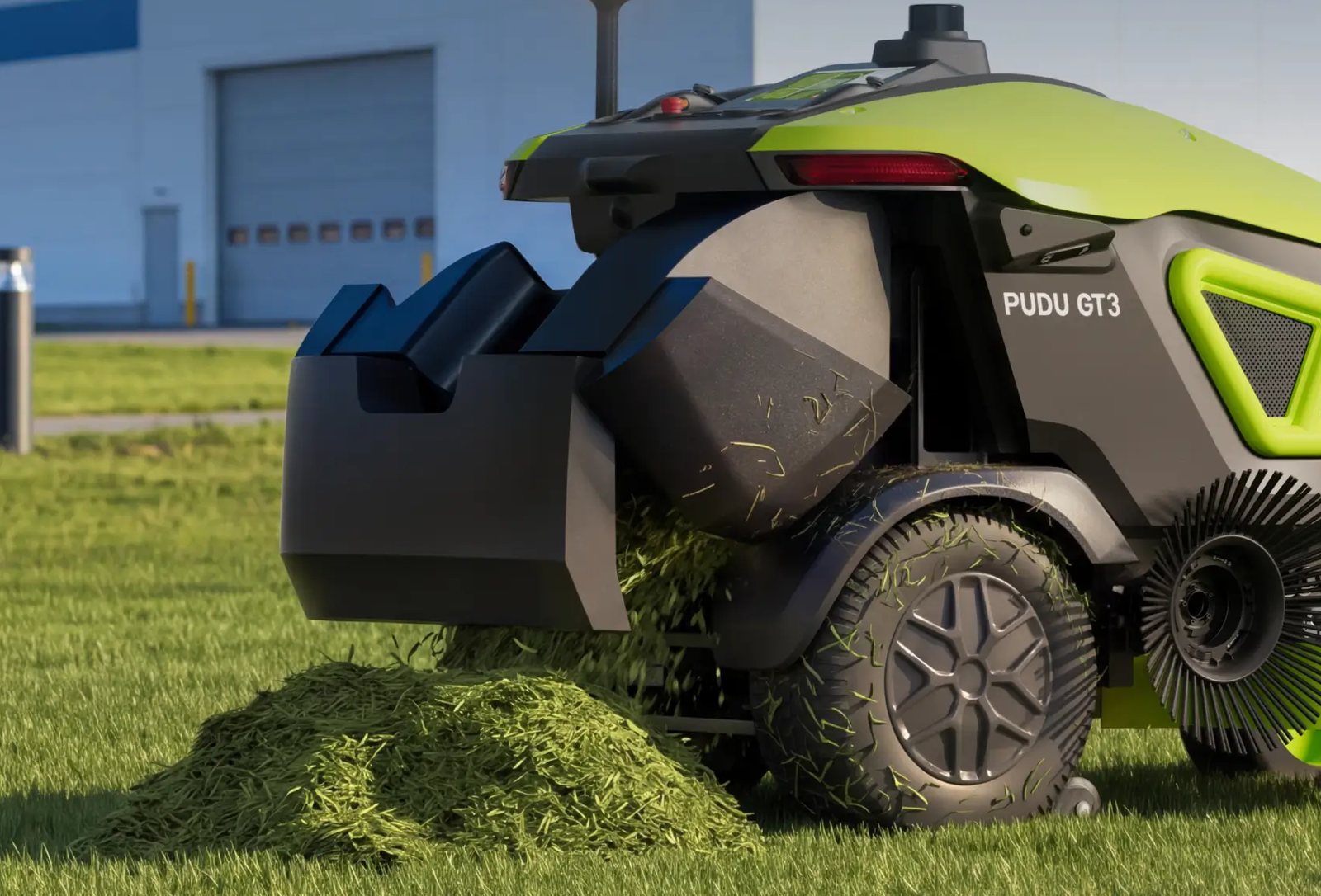 PUDU GT3 išverčia nupjautą žolę į krūvą